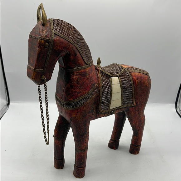 Beautiful Majestic Carved Wooden Horse Figurine 12” Tall with Rein & Saddle - Picture 2 of 13